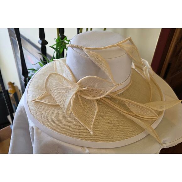 Champagne Italy Accessories - NWT Champagne Italy white, burlap leaves/branches